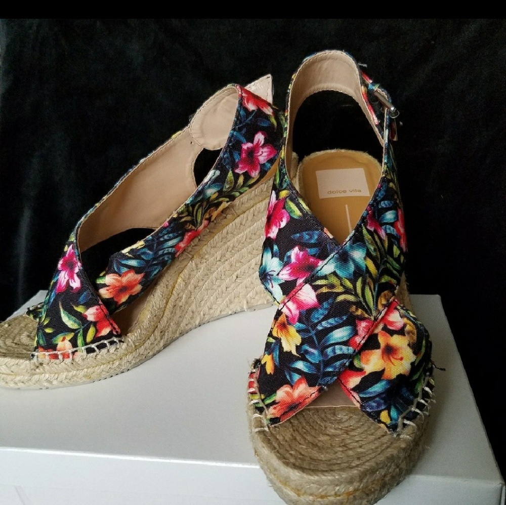 Dolce Vita jute floral wedge Size 7.5 - New